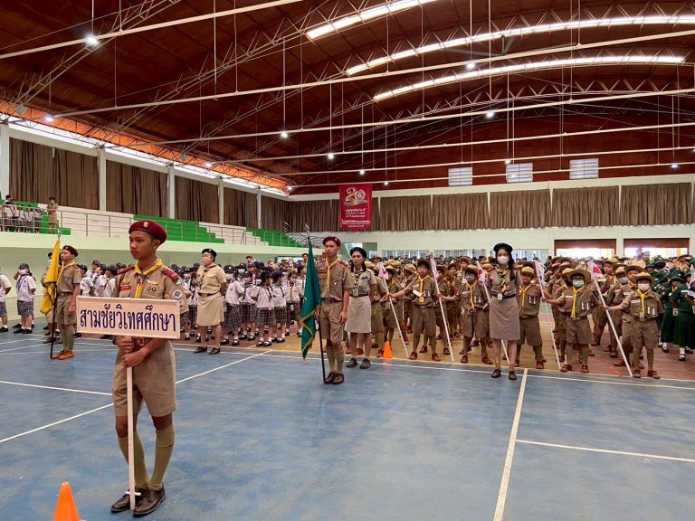 ทบทวนคำปฏิญาณและสวนสนาม